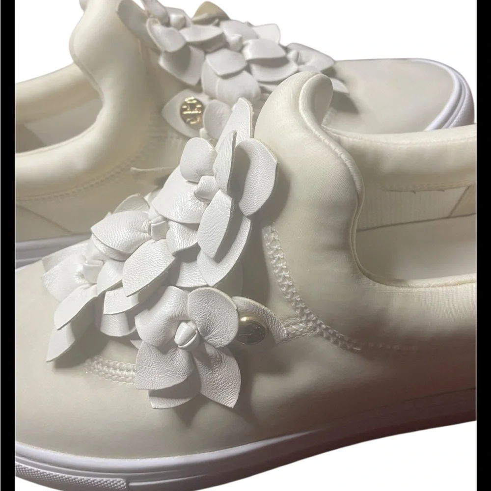 NEW Tory Burch Howell Court Sneakers Off-White & Gold - Size 7